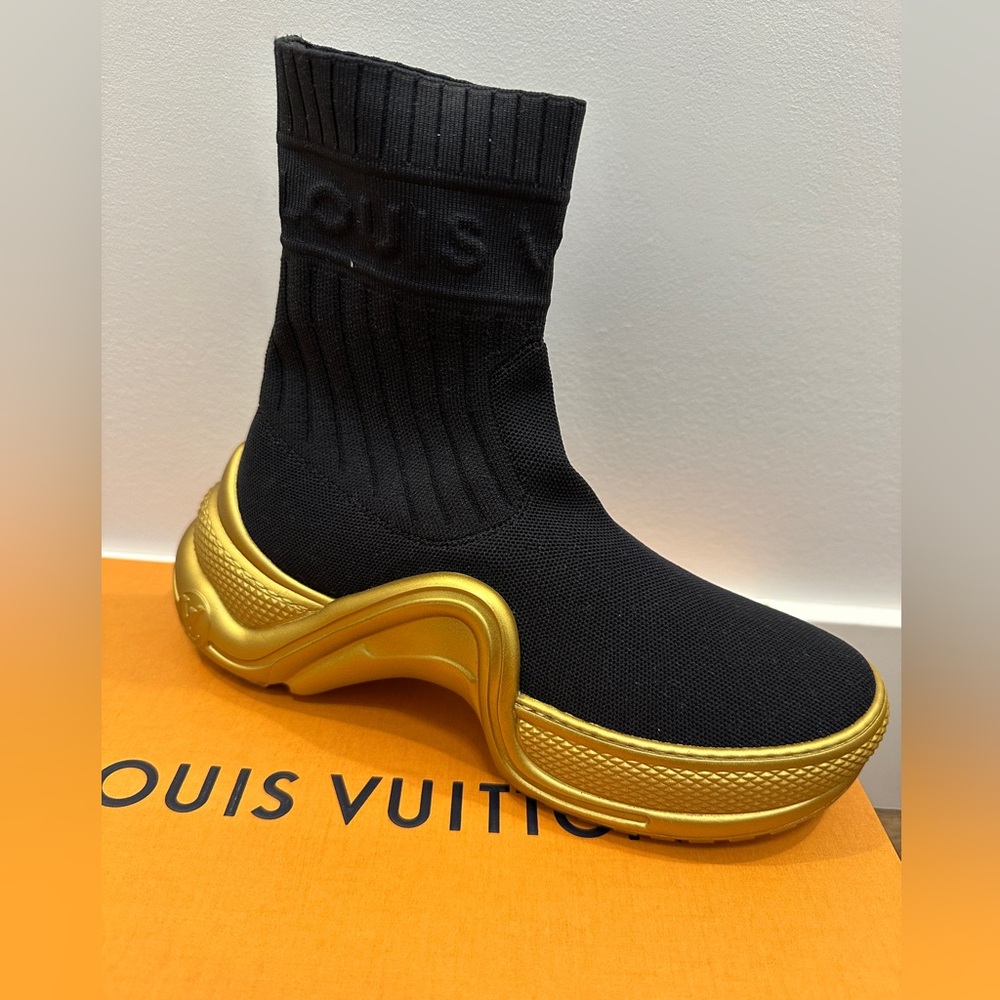 LOUIS VUITTON
Stretch Textile Monogram LV Archlight Sneaker Boots Black Gold